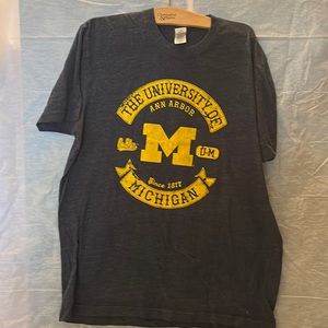 Michigan T-shirts size XL
